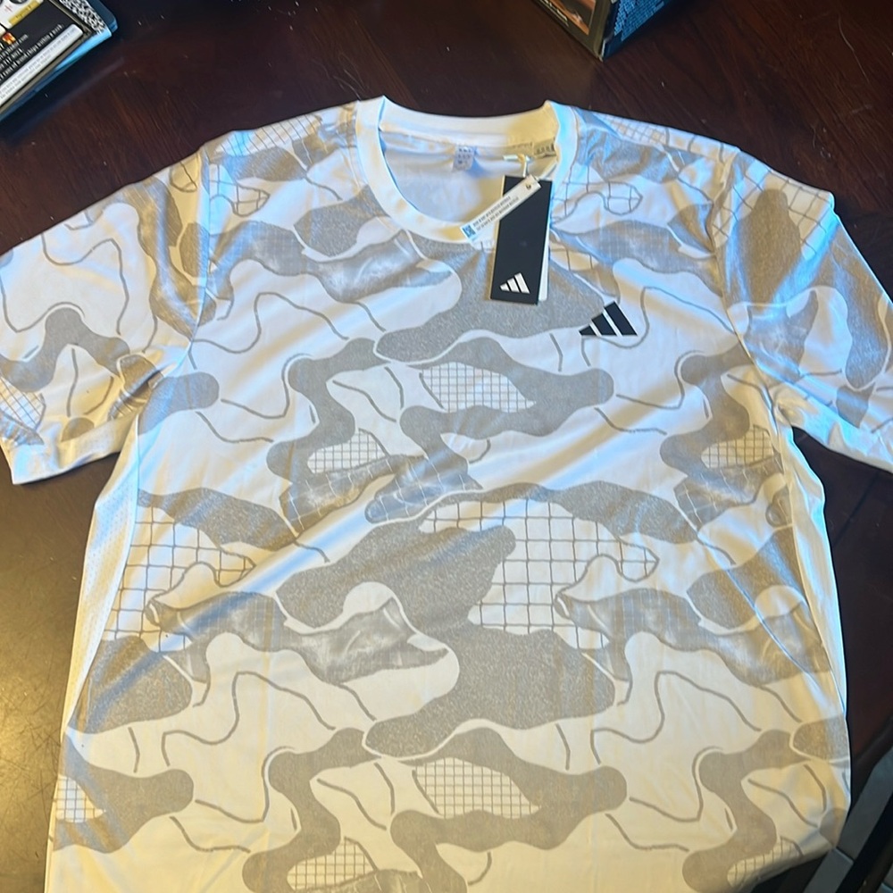 NWT men’s adidas Club Graphic Tee.